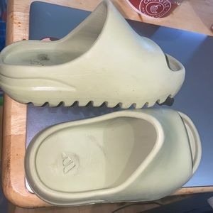 Toddler Yeezy slides